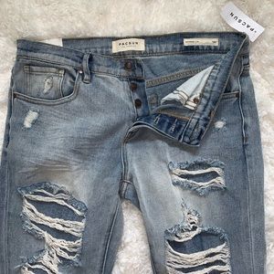 packing lightwash boyfriend jeans